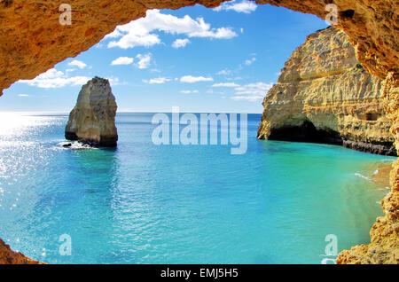 Felsformationen an der Küste der Algarve, Portugal Stockfoto