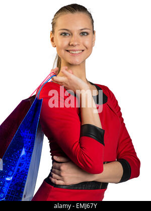 Frau mit Zähne Lächeln Abgabe Taschen, Hand auf Taille Stockfoto