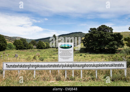 Taumatawhakatangihangakoauauotamateaturipukakapikimaungahoronukupokaiwhenuakitanatahu längsten Ortsnamen in der Welt, in Neuseeland Stockfoto