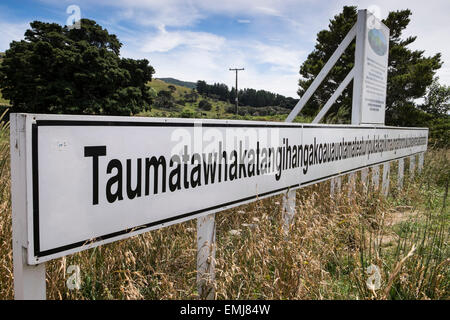Längste Ortsname Taumatawhakatangihangakoauauotamateaturipukakapikimaungahoronukupokaiwhenuakitanatahu in Neuseeland Stockfoto