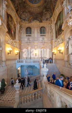 Turin, Italien. 21. April 2015. Italien Piemont Turin Königspalast Eröffnung der "Orte der Ostension in den Jahrhunderten"-Treppe des königlichen Palastes. Bildnachweis: Wirklich einfach Star/Alamy Live-Nachrichten Stockfoto