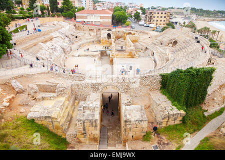 Tarragona, Spanien - 16. August 2014: Die historischen Amphitheater Tarragonas mit walking Touristen, Katalonien, Spanien Stockfoto