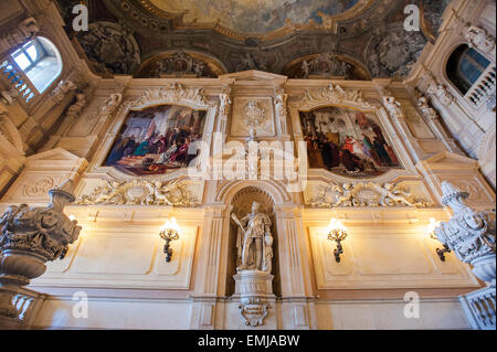 Turin, Italien. 21. April 2015. Italien Piemont Turin Königspalast Eröffnung der "die Orte der Ostension im centuries'the Royal Palast Treppenhaus Credit: wirklich Easy Star/Alamy Live News Stockfoto