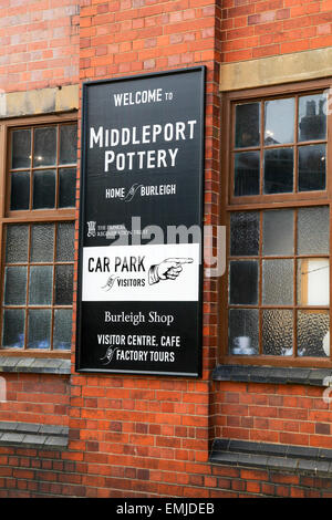 Ein Zeichen außerhalb der Burleigh Middleport Keramikfabrik Stoke Staffordshire England UK Stockfoto