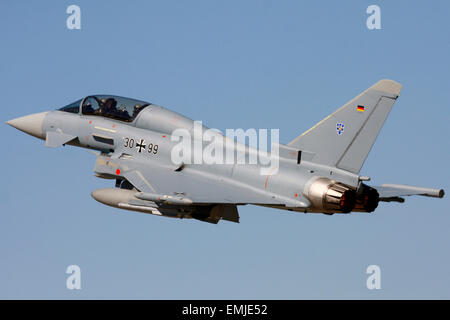 Eurofighter Typhoon von deutschen Luftwaffe während des Fluges Stockfoto