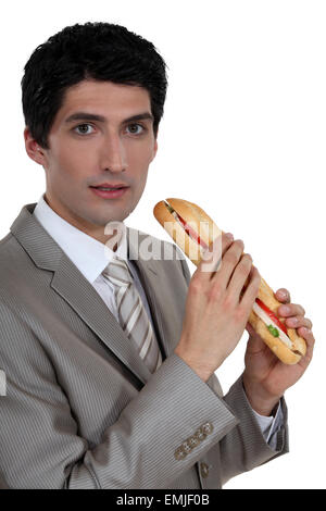 Geschäftsmann, ein Sandwich zu essen Stockfoto