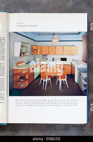Moderne Küche-Seite von Frau Beetons Alltag Kochbuch Stockfoto