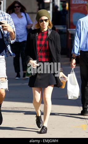 Kate Mara gesichtet im East Village mit Stylist Johnny Wujek und ihrer Mutter, Kathleen McNulty Rooney Featuring: Kate Mara wo: New York City, New York, USA bei: 17. Oktober 2014 Stockfoto