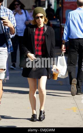 Kate Mara gesichtet im East Village mit Stylist Johnny Wujek und ihrer Mutter, Kathleen McNulty Rooney Featuring: Kate Mara wo: New York City, New York, USA bei: 17. Oktober 2014 Stockfoto