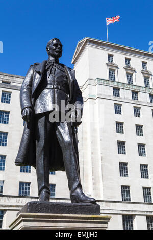 Eine Statue von Hugh Trenchard (1. Viscount Trenchard), ein britischer Offizier, die maßgeblich an der Einstellung, der Royal Air Force war s Stockfoto