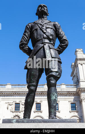 Eine Statue des ehemaligen südafrikanischen Präsidenten und militärische Führer Jan Smuts, gelegen am Parliament Square in London. Stockfoto