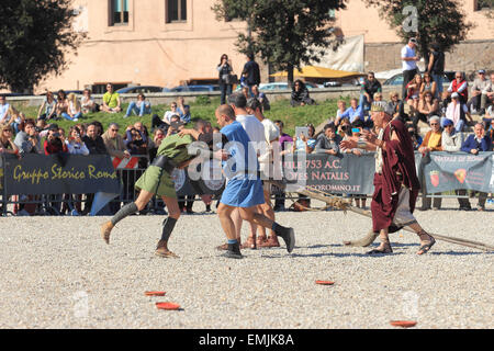 Rom, Italien - 21. April 2015: Roms Stiftung Jubiläum historische Rekonstruktion, tötet Romulus seinen Bruder Remus Stockfoto