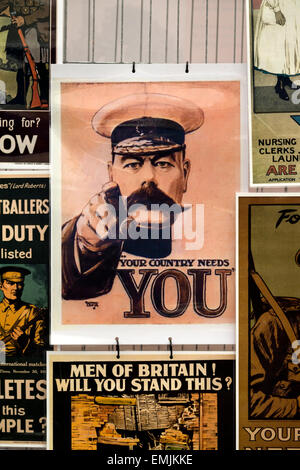 Ausstellung von Postern zum 1. Weltkrieg bei der Gedenkausstellung zum 1. Weltkrieg, Great Dorset Steam Fair, Blandford, Dorset. Stockfoto