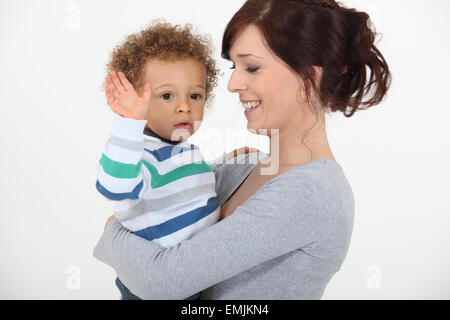 Kinder winken zum Abschied Stockfoto