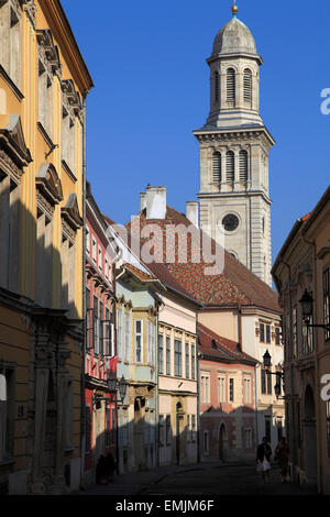 Ungarn, Sopron, Lutherische Kirche, Straßenszene, Stockfoto