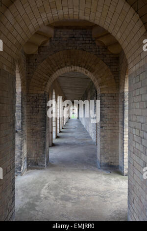 Kolonnade auf dem Brompton Cemetery in London Stockfoto