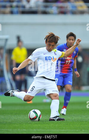 Tokio, Japan. 18. April 2015. Toshihiro Aoyama (Sanfrecce) Fußball: 2015 J1 Liga 1. Etappe Match zwischen F.C. Tokyo 1-2 Sanfrecce Hiroshima Ajinomoto-Stadion in Tokio, Japan. © AFLO/Alamy Live-Nachrichten Stockfoto