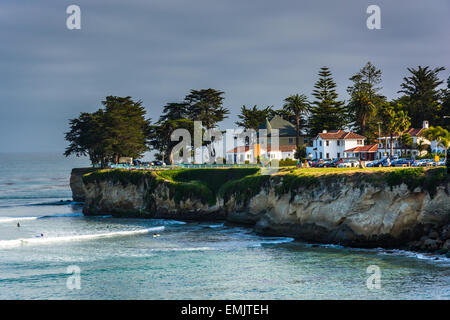 Bluffs entlang des Pazifischen Ozeans in Santa Cruz, Kalifornien. Stockfoto