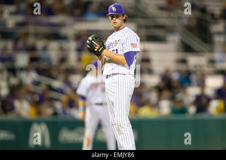 Rouge, LA, USA. 21. April 2015. LSU Tigers Krug Doug Norman (21) während des Spiels zwischen LSU und New Orleans Alex Box-Stadion in Baton Rouge, Louisiana LSU besiegte Tulane 6-0. Bildnachweis: Csm/Alamy Live-Nachrichten Stockfoto