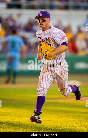 Rouge, LA, USA. 21. April 2015. LSU Tigers Infielder Alex Bregman (8) während des Spiels zwischen LSU und New Orleans Alex Box-Stadion in Baton Rouge, Louisiana LSU besiegte Tulane 6-0. Bildnachweis: Csm/Alamy Live-Nachrichten Stockfoto