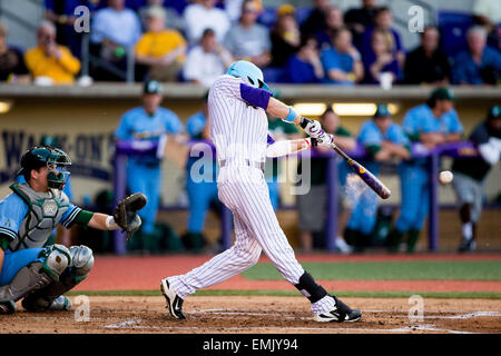 Rouge, LA, USA. 21. April 2015. LSU Tigers Outfielder Mark Laird (9) während des Spiels zwischen LSU und New Orleans Alex Box-Stadion in Baton Rouge, Louisiana LSU besiegte Tulane 6-0. Bildnachweis: Csm/Alamy Live-Nachrichten Stockfoto