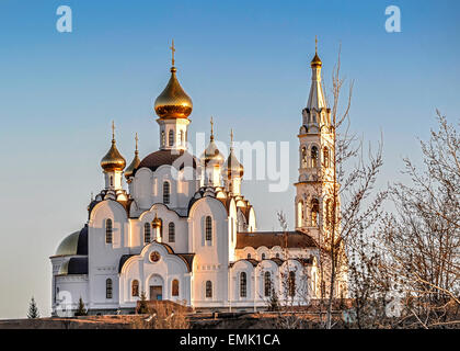 Pyatiprestolny Trinity Church in Iver Kloster in Rostow - am - Don. Die Abendsonne vergoldet Mauern des Tempels. Stockfoto