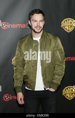 Nicholas Hoult in Anwesenheit für Warner Bros Pictures "The Big Picture" Veranstaltung am CinemaCon 2015, das Kolosseum im Caesars Palace, Las Vegas, NV 21. April 2015. Foto von: James Atoa/Everett Collection Stockfoto