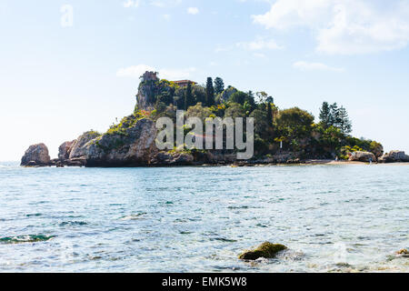 TAORMINA, Italien - 3. April 2015: Insel Isola Bella im Ionischen Meer, Sizilien, Italien. Auch bekannt als die Perle des Ionischen Meeres in 1 Stockfoto