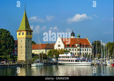 Alter Leuchtturm, Mangenturm, Fähre, Hafen, Bodensee, Lindau, Schwaben, Bayern, Deutschland Stockfoto