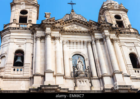 Fassade des Heiligen Franziskus von Assisi nahe der Unbefleckten Kirche in Catania City, Sizilien, Italien Stockfoto