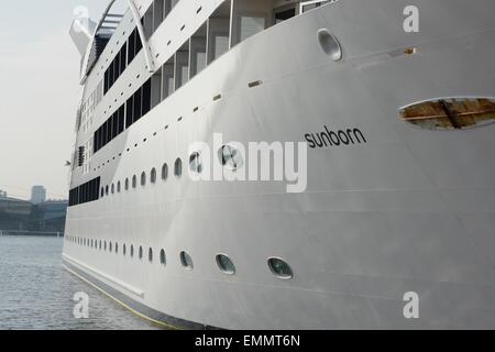 Die Sunborn schwimmendes Hotel in den Docklands, London, England. Nahaufnahme von Seite Stockfoto