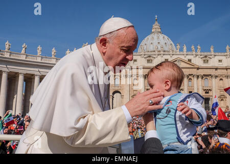 Vatikan-Stadt. 22. April 2015. Franziskus, Generalaudienz vom 22. April 2015 Credit: wirklich einfach Star/Alamy Live-Nachrichten Stockfoto