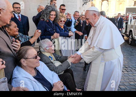 Vatikan-Stadt. 22. April 2015. Franziskus, Generalaudienz vom 22. April 2015 Credit: wirklich einfach Star/Alamy Live-Nachrichten Stockfoto