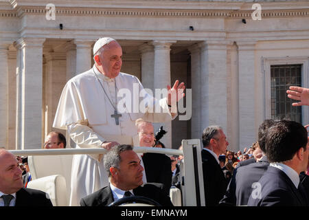 Vatikan-Stadt. 22. April 2015. Franziskus, Generalaudienz vom 22. April 2015 Credit: wirklich einfach Star/Alamy Live-Nachrichten Stockfoto