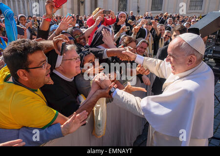 Vatikan-Stadt. 22. April 2015. Franziskus, Generalaudienz vom 22. April 2015 Credit: wirklich einfach Star/Alamy Live-Nachrichten Stockfoto