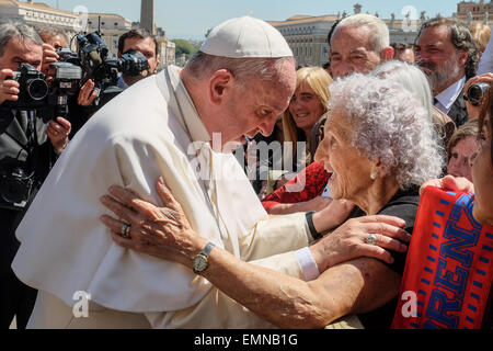 Vatikan-Stadt. 22. April 2015. Franziskus, Generalaudienz vom 22. April 2015 Credit: wirklich einfach Star/Alamy Live-Nachrichten Stockfoto