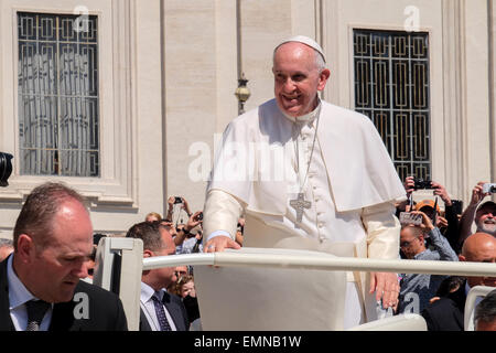 Vatikan-Stadt. 22. April 2015. Franziskus, Generalaudienz vom 22. April 2015 Credit: wirklich einfach Star/Alamy Live-Nachrichten Stockfoto