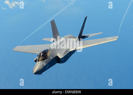 Ein uns Marine F - 35C Lightning II Jagdflugzeug während einer Trainingsmission über Eglin Air Force Base 9. April 2015 in Fort Walton Beach, Florida. Stockfoto