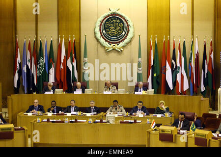 Kairo. 22. April 2015. Foto am 22. April 2015 zeigt einen allgemeinen Überblick über das Treffen der arabischen Liga der Armee Häuptlinge aus arabischen Ländern in Kairo, die Hauptstadt von Ägypten. Arabische militärische Generalstab diskutierte am Mittwoch die Bildung einer gemeinsamen arabischen militärischen Kraft zur Terrorismusbekämpfung und arabische nationale Sicherheit zu schützen. © Ahmed Gomaa/Xinhua/Alamy Live-Nachrichten Stockfoto