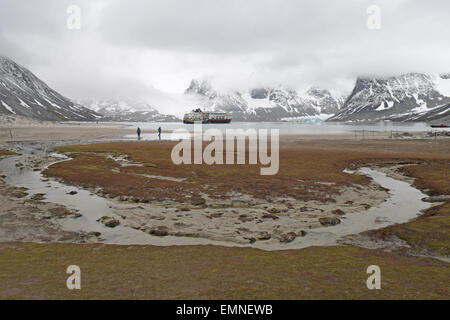 Blick über magdalenefjorden gravneset, nördlich von Spitzbergen, Svalbard. Stockfoto