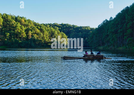 Wasser-Rafting in Pang Oung See an der burmesischen Grenze, ein Reservouir-Projekt von Pang Tong Royal Project, Thailand Stockfoto