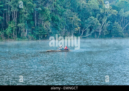 Wasser-Rafting in Pang Oung See an der burmesischen Grenze, ein Reservouir-Projekt von Pang Tong Royal Project, Thailand Stockfoto