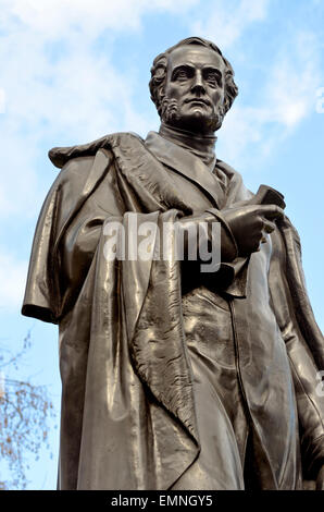 London, England, Vereinigtes Königreich. Statue: Lord William George Frederick Cavendish-Scott-Bentinck (Politiker: 1802-48) auf Cavednish Platz Stockfoto