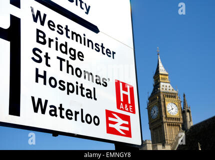 London, England, Vereinigtes Königreich. Parliament Square - Verkehrszeichen und Big Ben Stockfoto