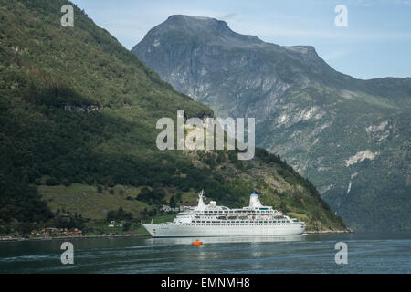 Kreuzfahrtschiff Entdeckung im Gerainger-Fjord Norwegen Stockfoto