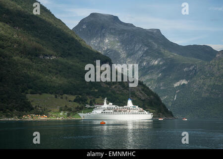 Kreuzfahrtschiff Entdeckung im Gerainger-Fjord Norwegen Stockfoto