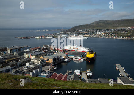 Kreuzfahrtschiff Entdeckung und Passagier Schiff Hurtigruten an der Küste von Norwegen Stockfoto