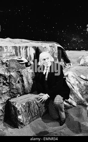 Schauspieler William Hartnell - der erste Arzt - während der Proben im Television Centre - Studio TC1 10. Februar 1965 abgebildet. Stockfoto