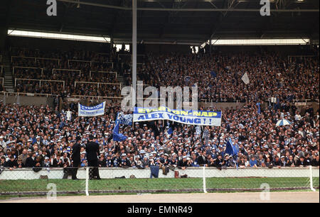 FA Cup-Finale 1966. Everton gegen Sheffield Wednesday. Everton-Fans. 14. Mai 1966. Stockfoto