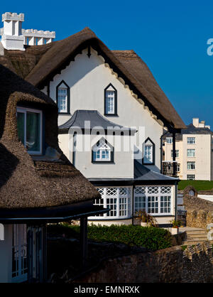 Regency-Stil strohgedeckten Hütten in Sidmouth ein beliebtes Ferienziel resort an der Jurassic Coast in Süd Devon England UK Stockfoto
